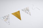 Vlaggenlijn van stof | Buttercup Breeze - 3 meter / 9 vlaggetjes - Gele, Bloemen driehoek vlaggetjes - Verjaardag slinger / Babykamer decoratie - Stoffen slingers handgemaakt & duurzaam