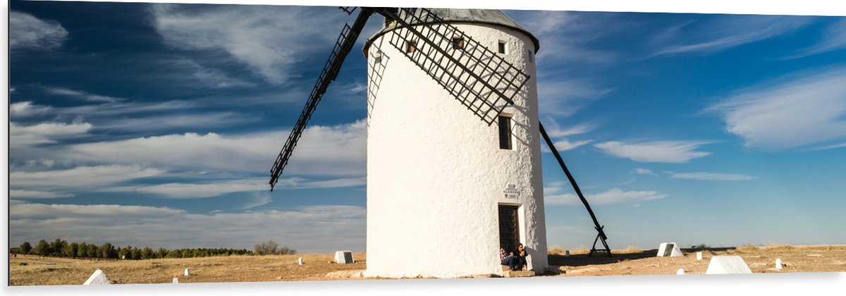 Dibond - Witte Molen onder Sluierbewolkin, Nederland - 150x50 cm Foto op Aluminium (Wanddecoratie van metaal)