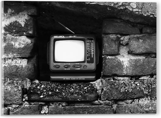Acrylglas - Ouderwetse Televisie in de Muur (Zwart-wit) - 40x30 cm Foto op Acrylglas (Wanddecoratie op Acrylaat)