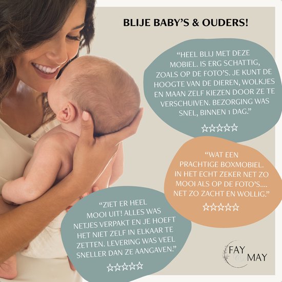 Mère avec bébé, avec bulles de texte contenant des avis positifs sur un mobile bébé.