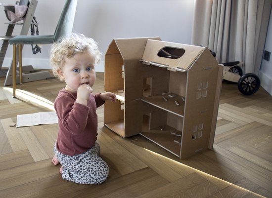 Generisch Kartonnen Speelhuis – Malhaus Dieren – 100x78x110 Cm – Om Te Schilderen & Knutselen – Incl. 12 WasKrijtjes – Met Deuren & Ramen