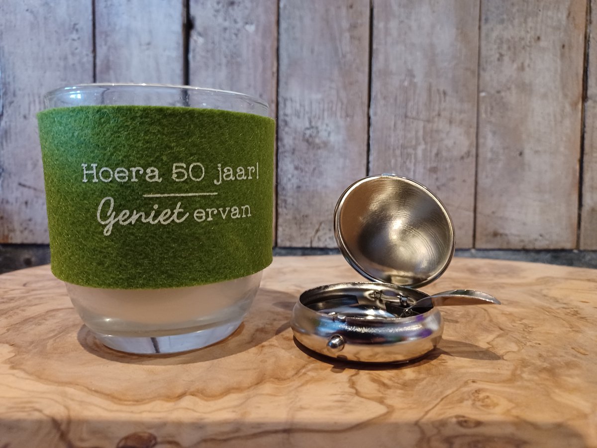 Kaars-Kaars in glas-Stijlvol-Schelvormig-Asbakje-Hoera-50-Jaar-Geniet ervan-Halve eeuw-Sara-Abraham-Cadeau-Giftset-Cosy Candle-Verjaardag-Feest-Verjaardagcadeau-20-Branduren-Kaarsengeschenkset-Musthave-Elegant-Luxueus-Gezelligheid-Knus