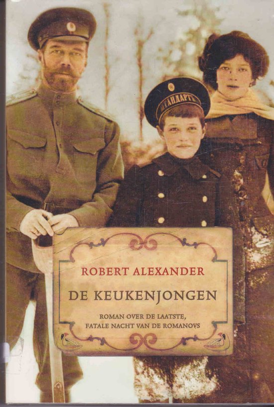 Boekcover met een foto van een gezin in historische kledij: een man, een vrouw en een jongen. Titel: De Keukensjongen, Roman over de laatste, fatale nacht van de Romanovs.