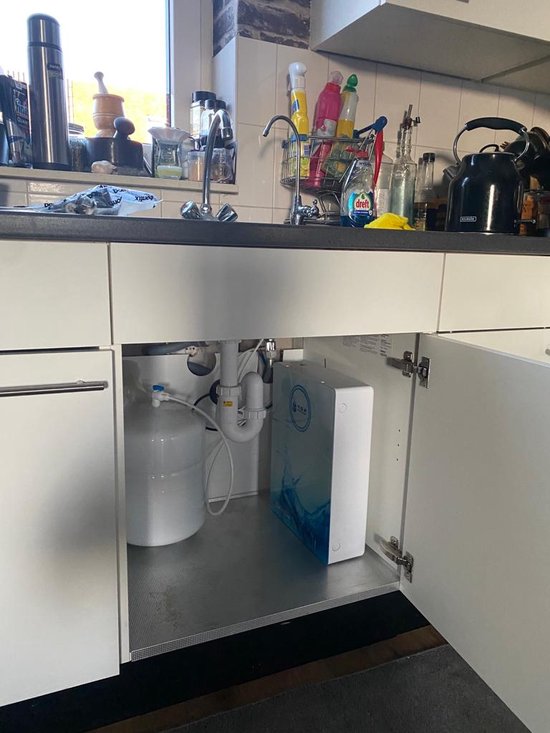 Foto: Slim kast osmosis apparaat waterzuivering drink water uit uw kraan installatie mogelijk gefilterd tap water 