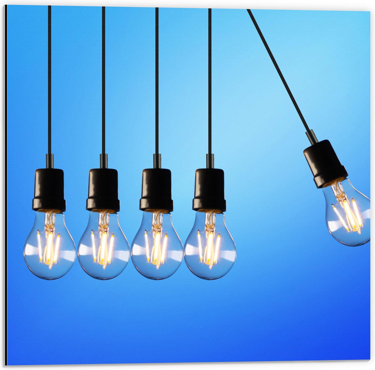 Dibond - Gloeilamp - Verlicht - Hangen - 50x50 cm Foto op Aluminium (Wanddecoratie van met