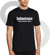 Sex – Grappig Shirt – T-shirt – Vrijgezellenfeest Man – Vrijgezellenfeest Man – Seks – Maat L – Fruit Of The Loom – SexConstructor ‘First Lesson Free’ Shirt