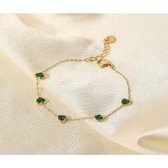 Twice As Nice Halsketting in goudkleurig edelstaal, 5 groene hartjes 40 cm+5 cm