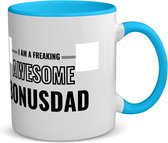 Akyol - i am a freaking awesome bonusdad koffiemok - theemok - blauw - Papa - de meest geweldigste bonusvader - vader cadeautjes - vaderdag - verjaardagscadeau - verjaardag - cadeau - geschenk - kado - gift - vader artikelen - 350 ML inhoud