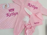 SZN Designs - Kraamcadeau meisje - Konijn pyjama set met ecru buikje met deken - Roze/Fuchsia -Geborduurd met naam