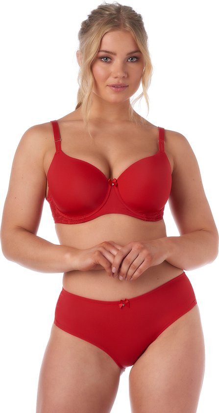 Model in rode beha en hipster broekje met strikje op de voorkant.