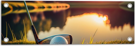 Tuinposter – Golf - Golfbal - Golfclub - Zonsondergang - Gras - Water - 60x20 cm Foto op Tuinposter (wanddecoratie voor buiten en binnen)