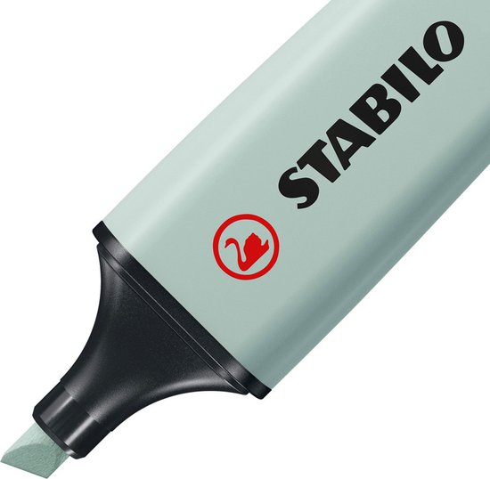 Close-up van STABILO BOSS ORIGINAL marker in pastelgroen, met de punt zichtbaar.