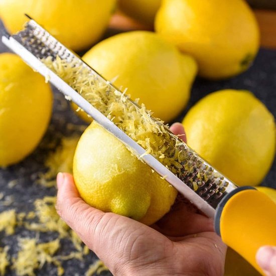 Râpe Multifonction Zesteur Fromage & Agrumes – Acier Inox Tranchant Jaune