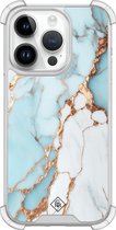 Casimoda® hoesje - Geschikt voor iPhone 14 Pro - Marmer Lichtblauw - Shockproof case - Extra sterk - Siliconen/TPU - Blauw, Transparant
