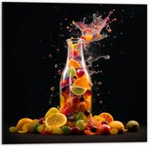 Dibond - Fles - Eten - Fruit - Spetters - Kleuren - 50x50 cm Foto op Aluminium (Met Ophangsysteem)