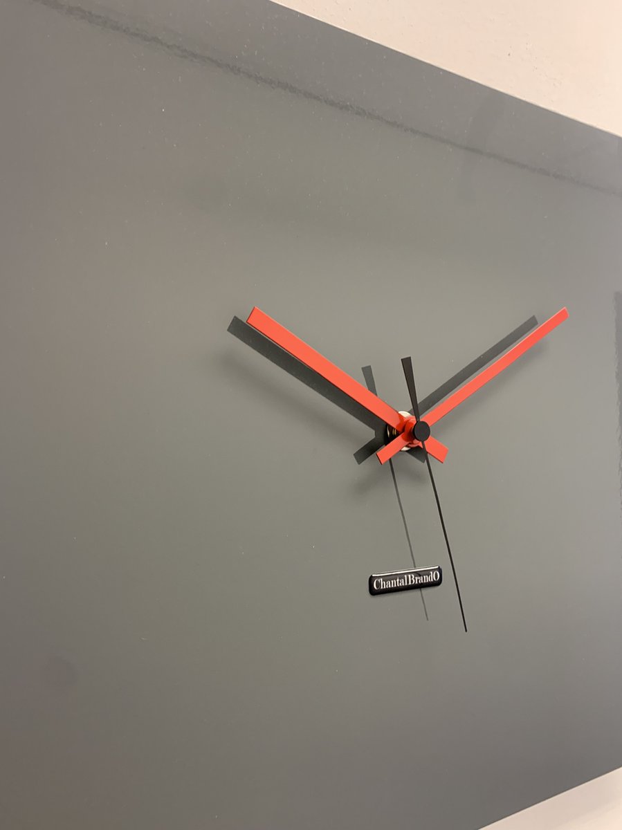 Wandklok CHANTALBRANDO -- TIME SQUARE 40 -- NARDO GREY -- MODERN DESIGN -- MADE IN HOLLAND - HOOGGLANS GRIJS