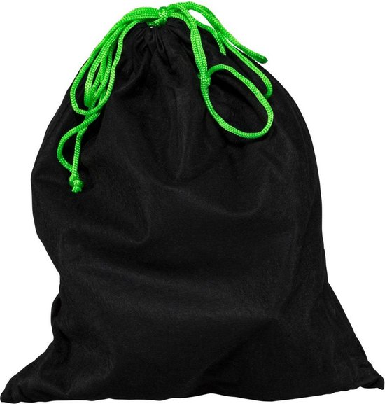 Zwarte opbergzak met groene trekkoorden.