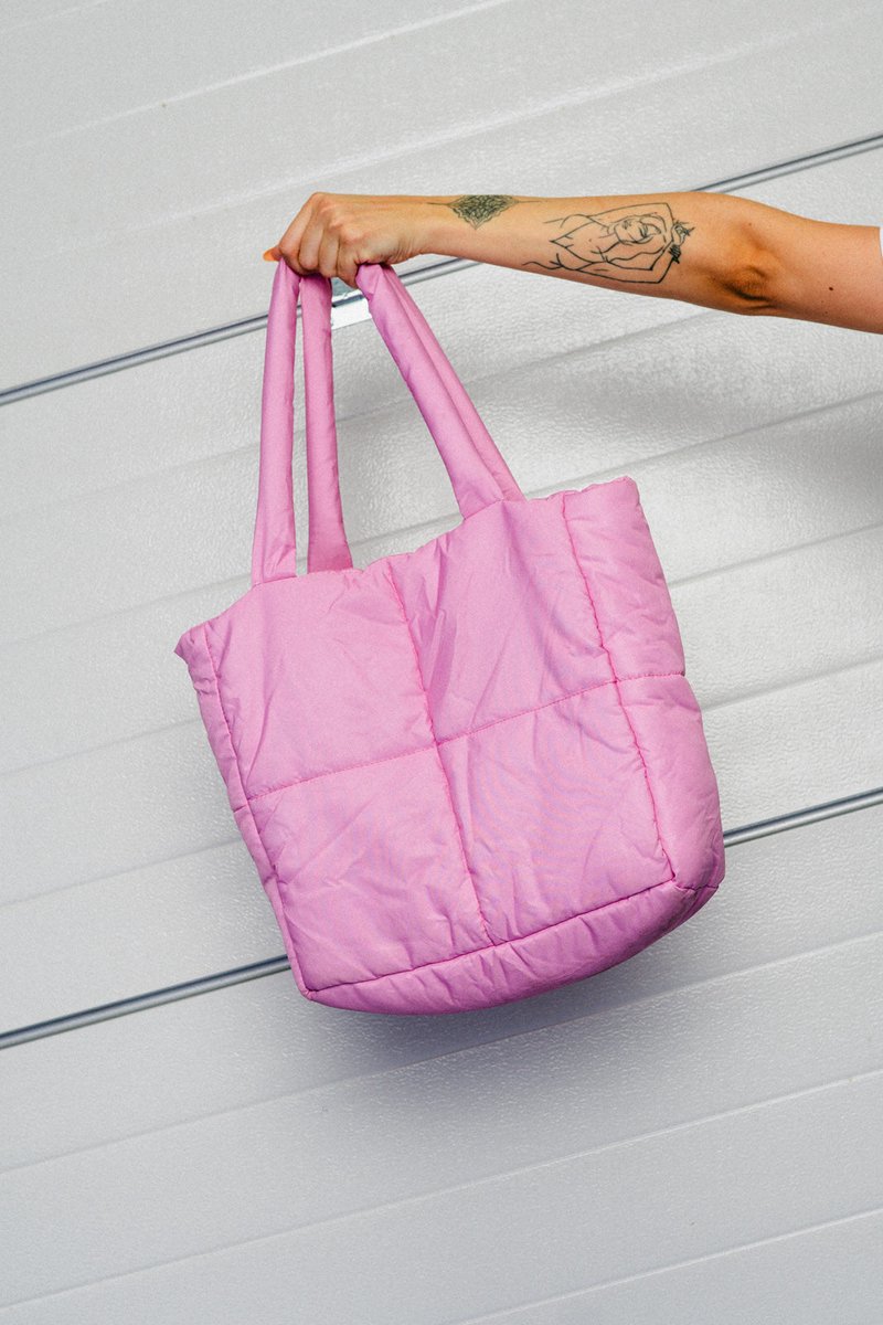 Roze puffer tas | shopper | schoudertas | 30 x 30 cm | rits | 2 binnenvakken