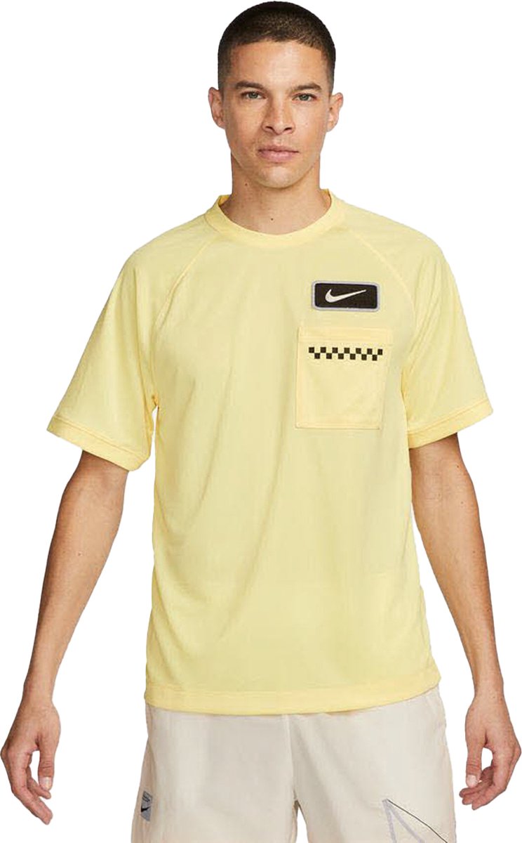 Nike dri-fit t-shirt in de kleur . Geel