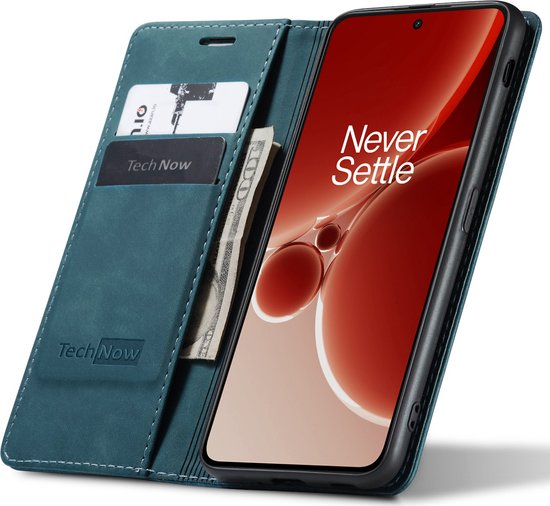 Étui bleu style portefeuille, ouvert, avec fentes pour cartes et téléphone.