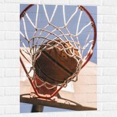 Muursticker - Basketbal in Basket - 60x90 cm Foto op Muursticker