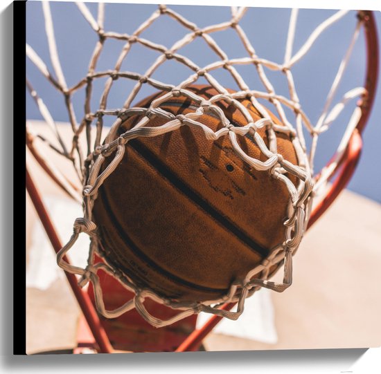 Canvas - Basketbal in Basket - 60x60 cm Foto op Canvas Schilderij (Wanddecoratie op Canvas)