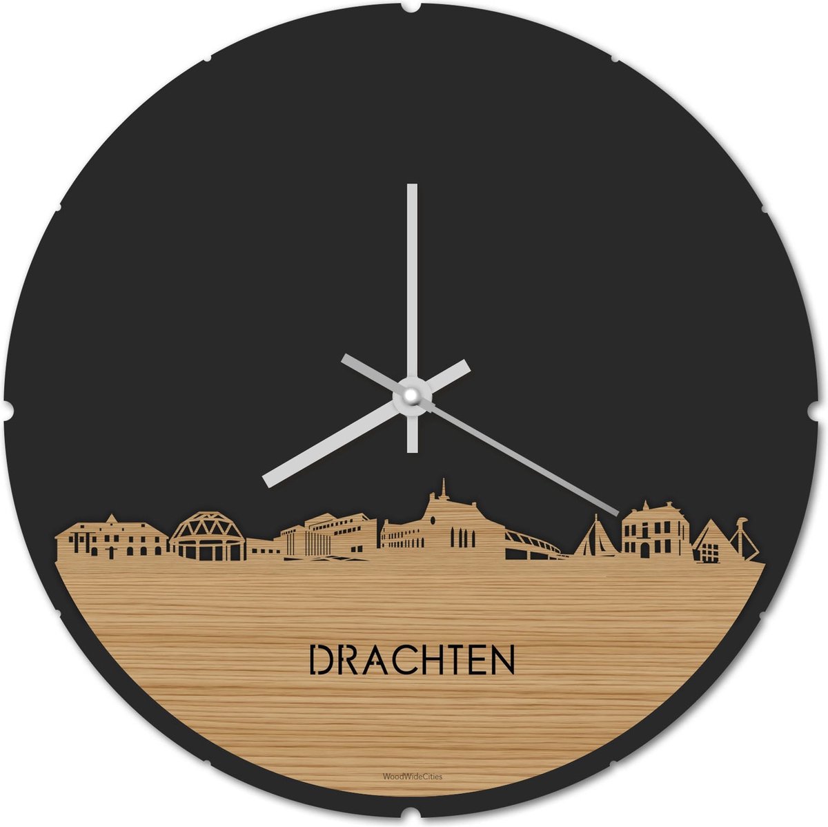 Skyline Klok Rond Drachten Bamboe hout - Ø 44 cm - Stil uurwerk - Wanddecoratie - Meer steden beschikbaar - Woonkamer idee - Woondecoratie - City Art - Steden kunst - Cadeau voor hem - Cadeau voor haar - Jubileum - Trouwerij - Housewarming -