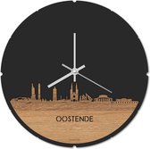 Skyline Klok Rond Oostende Eikenhout - Ø 44 cm - Stil uurwerk - Wanddecoratie - Meer steden beschikbaar - Woonkamer idee - Woondecoratie - City Art - Steden kunst - Cadeau voor hem - Cadeau voor haar - Jubileum - Trouwerij - Housewarming -