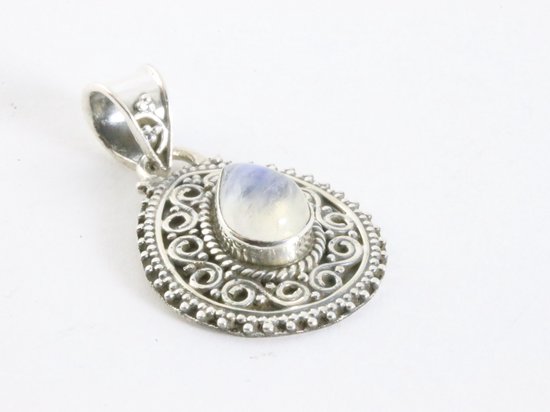 Pendentif en argent en forme de goutte décoré avec pierre de lune arc-en-ciel