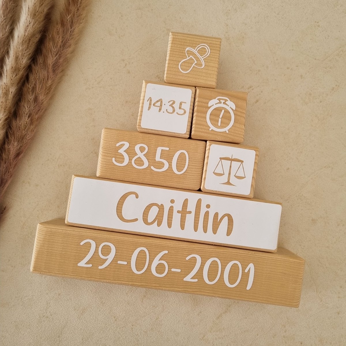 Goedkoopste Geboortepiramide - gepersonaliseerd - kraamcadeau - baby -geboorte - met naam - houten blokken
