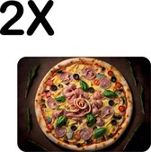 BWK Luxe Placemat - Pizza met Ham en Olijven op Donkere Achtergrond - Set van 2 Placemats - 40x30 cm - 2 mm dik Vinyl - Anti Slip - Afneembaar
