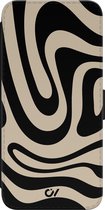 Bookcase hoesje met pasjes - Geschikt voor Samsung Galaxy S21 FE - Abstract Black Waves - Zwart - Geometrisch patroon - Kunstleer - Casevibes