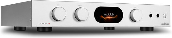 Zilverkleurige audiolab 7000A versterker, zijaanzicht met draaiknoppen en display.