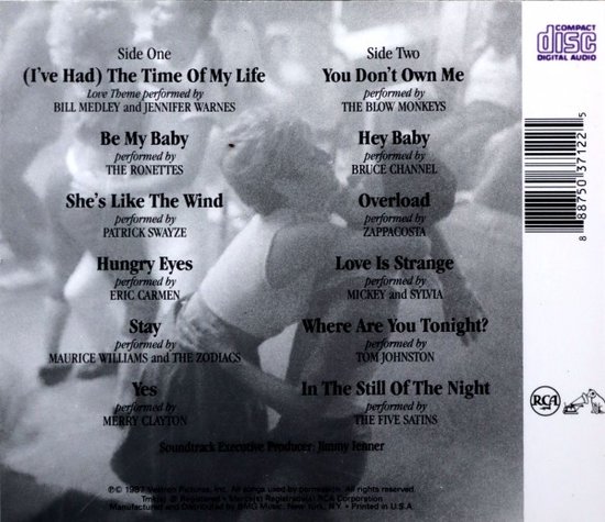 Achterkant van de 'Dirty Dancing' soundtrack-CD met nummers zoals "(I've Had) The Time Of My Life" en "You Don't Own Me".