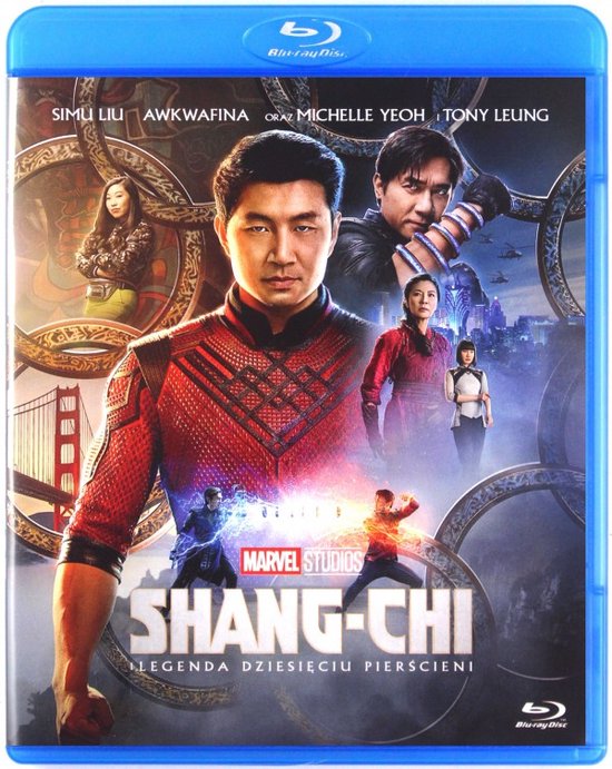 Blu-ray hoes van Shang-Chi and the Legend of the Ten Rings met Simu Liu in een rood pak, omringd door de cast en magische cirkels.
