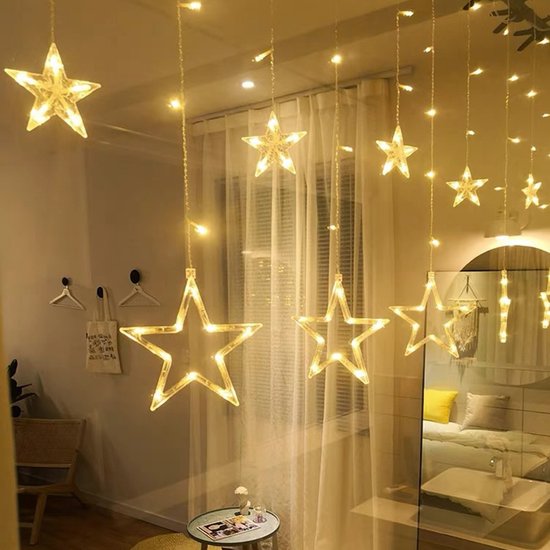 Kerstverlichting - Soort: Lichtgordijn Lamptype: Led (240 lampjes) Lichtkleur: Warm wit Toepassing: Binnen en buiten Voeding: 4 x D (ex.) Verlichte lengte: 9 meter Extra: Lichtsensor en timer