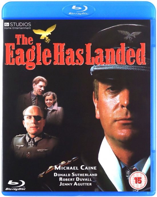 De voorkant van de Blu-ray-hoes van "The Eagle Has Landed" toont een close-up van een man in een militaire hoed, met kleinere portretten van andere acteurs.