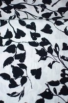 Viscose wit met zwarte bloemen 1 meter - modestoffen voor naaien - stoffen