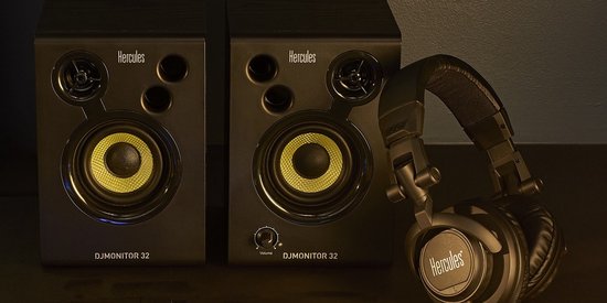Hercules DJMonitor 32 - DJ speakerset - Zwart - 2x15 watt RMS actieve monitorspeakers - 60 watt piekvermogen - Speakerbehuizing gemaakt van 6 mm dik MDF - 7,6 cm woofers - Hercules