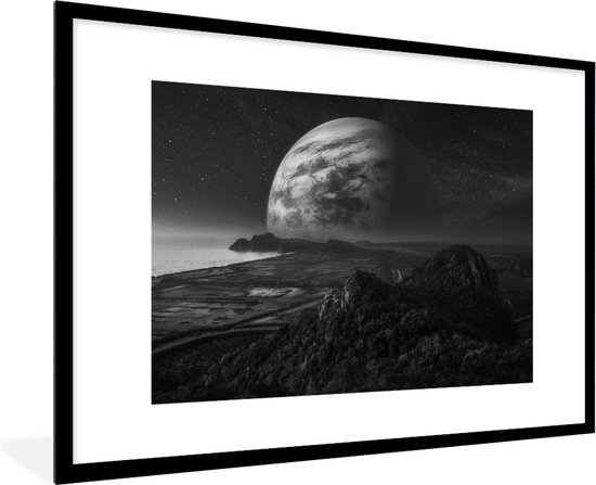 Photo en cadre - Nieuwe planet in space en cadre photo noir et blanc noir avec passe partout blanc 80x120 120x80 cm - Affiche sous cadre (Décoration murale salon / chambre)