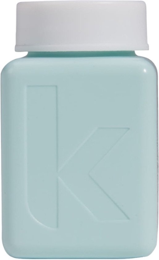 Bouteille carrée bleu clair KEVIN.MURPHY avec grand K dessus. Bouchon blanc.