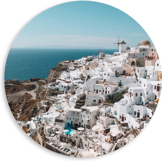 PVC Schuimplaat Muurcirkel - Uitzicht op Witte Gebouwen aan de Kust op Santorini - 80x80 cm Foto op Muurcirkel (met ophangsysteem)