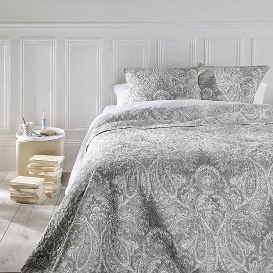 Luxe Bedsprei Marie lichtgrijs 240x 260 met slopen