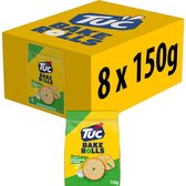 Doos met 8 zakken TUC Bake Rolls Sour Cream & Onion, 150g per zak. Gele verpakking met knapperige toastjes.