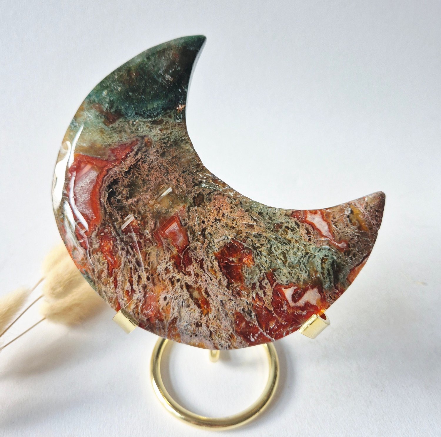 Moonlight Gemstones Rode Druzy Mosagaat Maan op standaard – 11-13cm Edelsteen statement piece 153 Meerkleurig