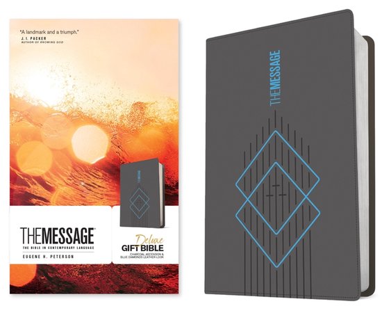 De Message Deluxe Gift Bible in charcoal met blauwe ruitdetails en de tekst 'THEMESSAGE'.