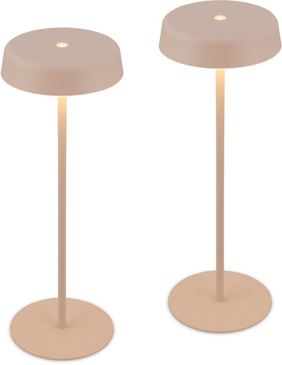 Twee beige draadloze tafellampen. Ronde basis, slanke staaf, ronde kap met lichtbron.