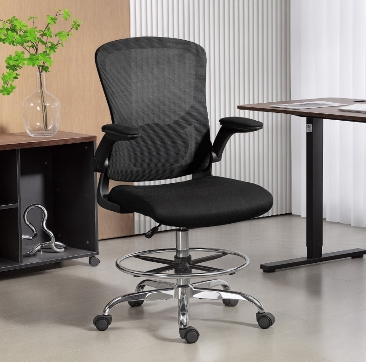 REDOM - Bureaustoel - Ergonomische lendensteun - Opklapbare armleuningen en mesh rugleuning - Draaibaar met wielen - Homeoffice - Mesh - Zwart - 60 x 60 x 132 cm