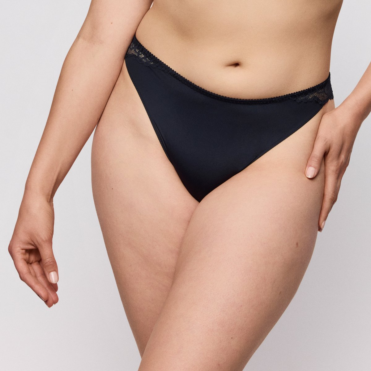 PrimaDonna Salerno String 0663530 Midnight Blue - maat 38