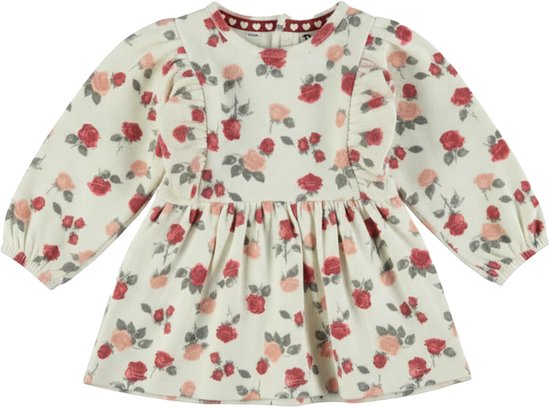 Crèmekleurige jurk met lange mouwen en all-over rozenprint in roze en rood. Ruches op de borst en een hartjesrand bij de hals.